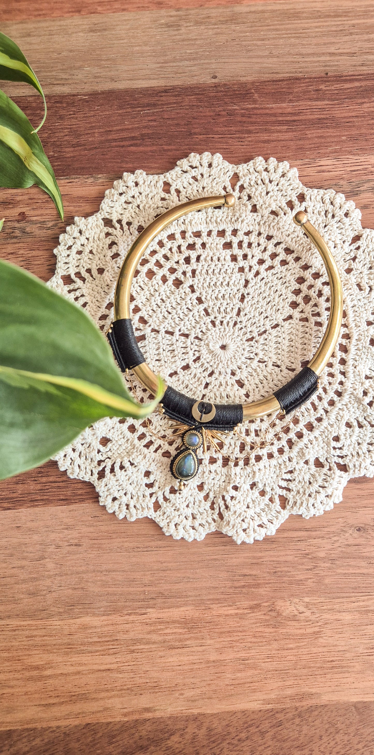 Thetis – Customisable Brass Torque Choker (Handmade Micro‑Macramé)