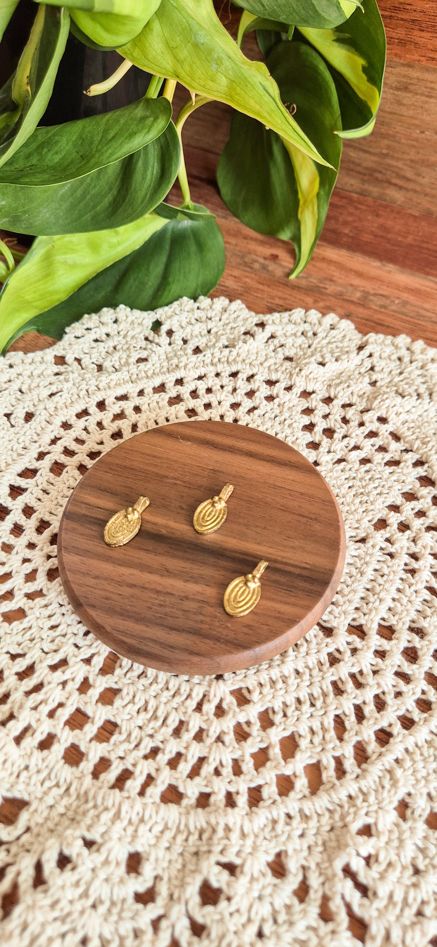 Sora Charm - Oval‑Shaped Raw Brass Charms – Jewellery Making Supplies (Macramé & Beading)