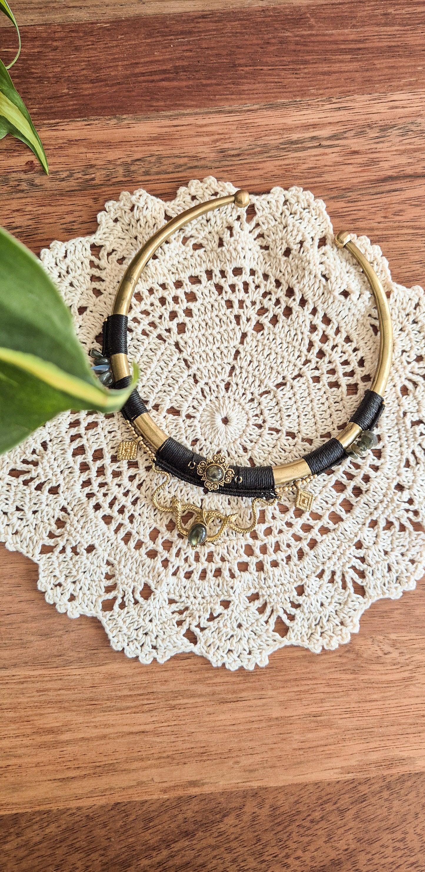 Aphrodite – Customisable Brass Torque Choker (Handmade Micro‑Macramé)