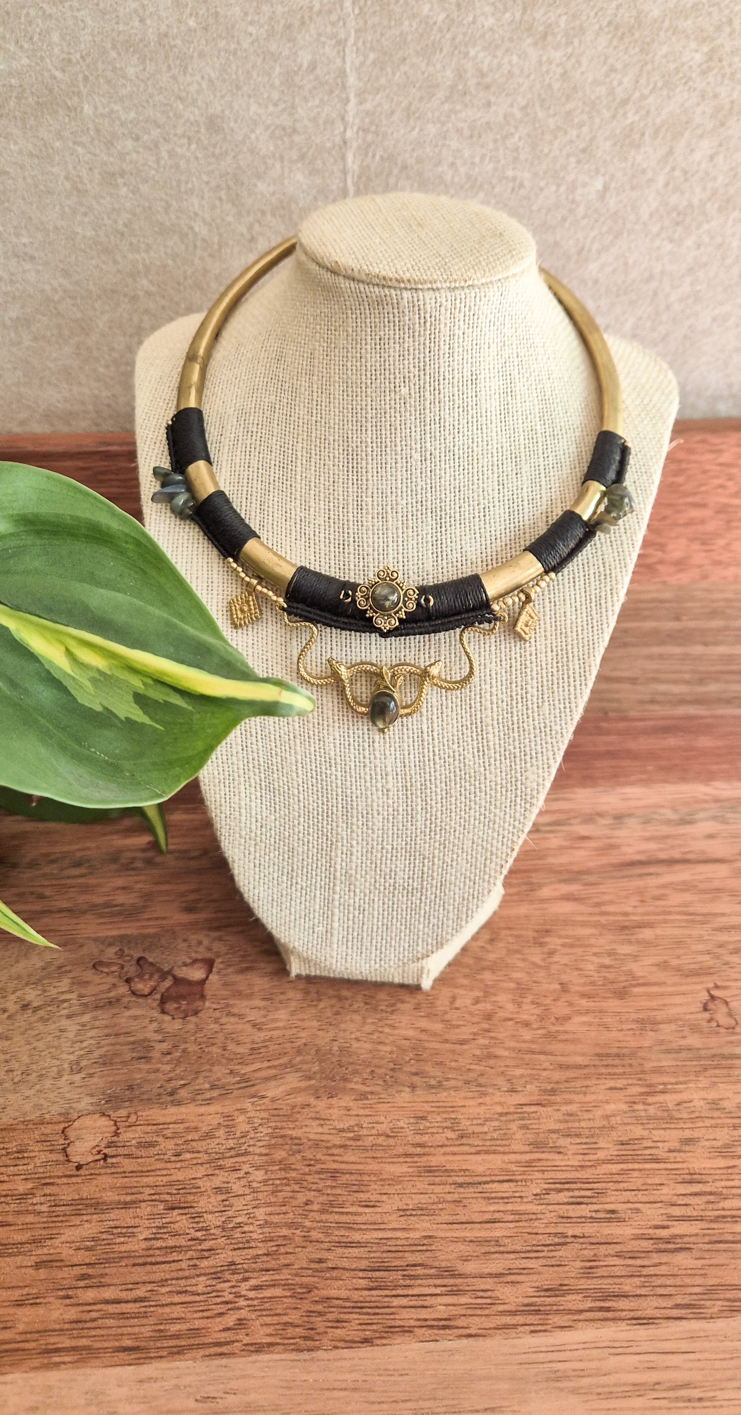 Aphrodite – Customisable Brass Torque Choker (Handmade Micro‑Macramé)