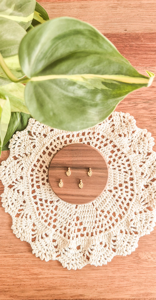 Leaf‑Shaped Charms – Jewellery Making Supplies (Macramé & Beading)