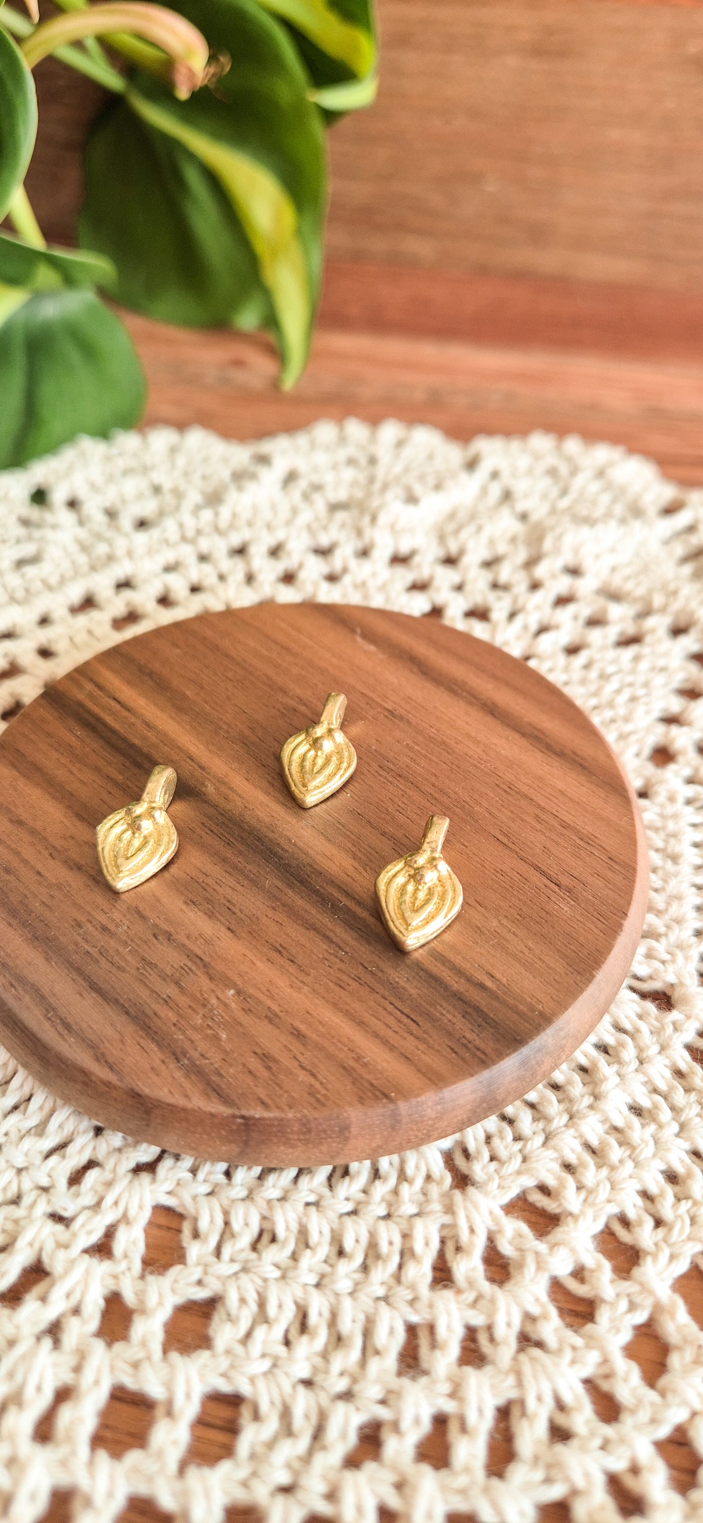 Leaf‑Shaped Charms – Jewellery Making Supplies (Macramé & Beading)