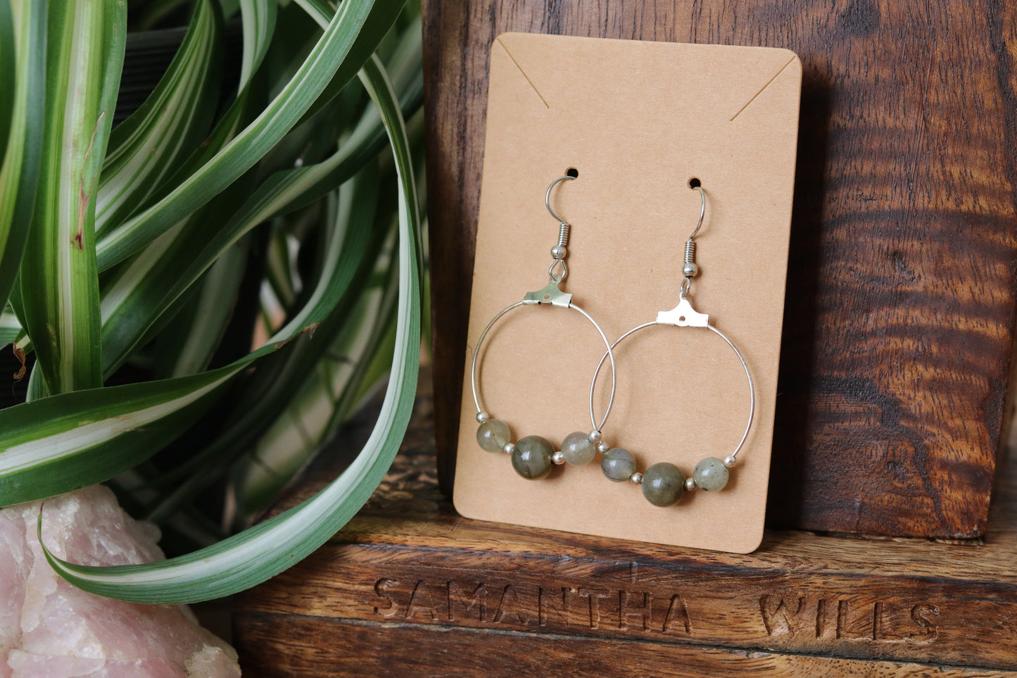 Loop earrings with beads