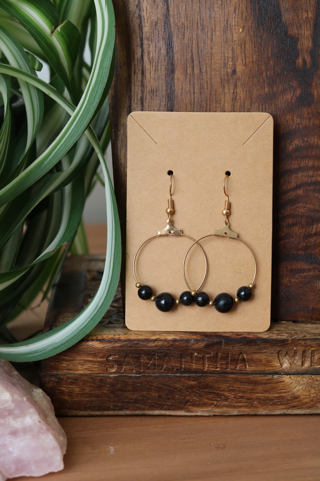 Loop earrings with beads