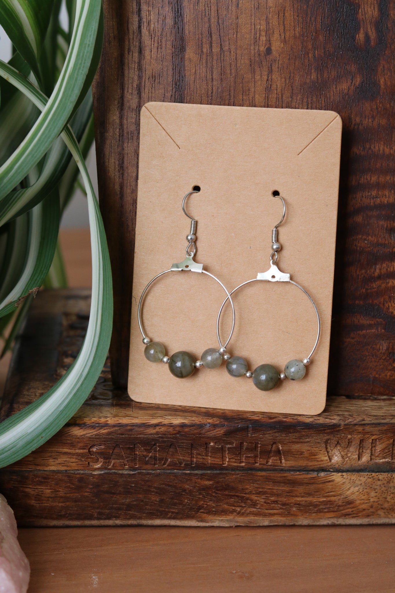 Loop earrings with beads